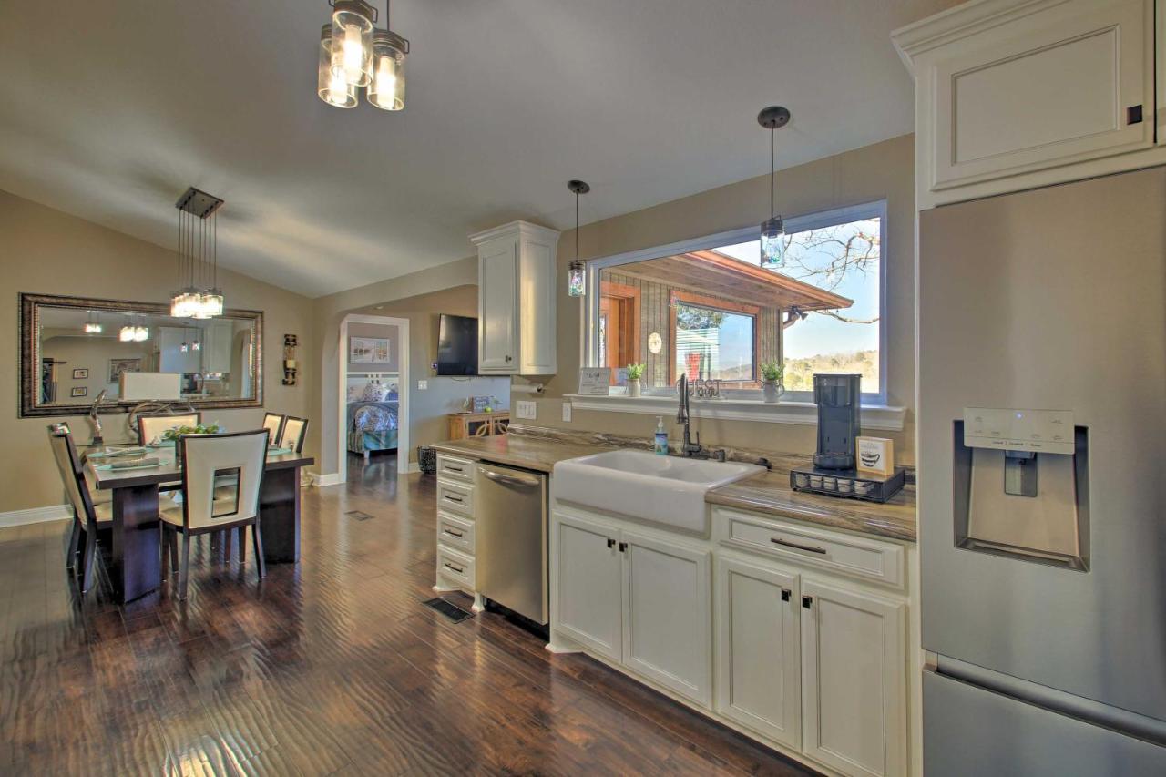 Hot Springs Waterfront Escape With Hot Tub! Exterior foto