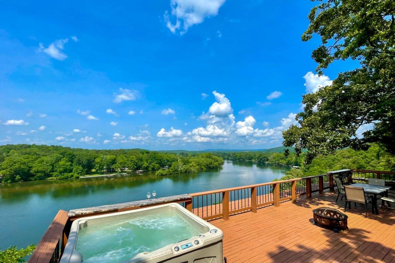 Hot Springs Waterfront Escape With Hot Tub! Exterior foto